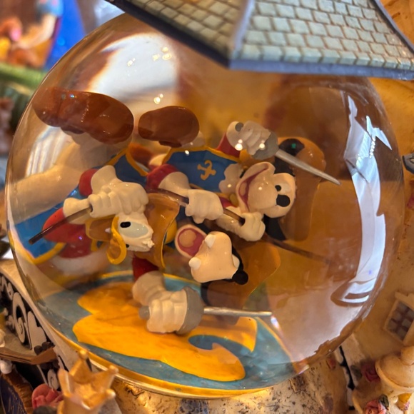 Disney The Three Musketeers Characters Musical Snow Globe Orphee Aux Enfers - Picture 14 of 16